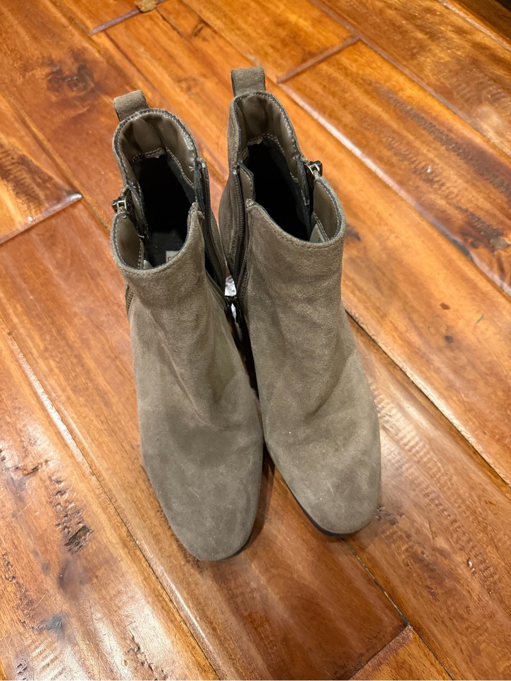 Blondo Women's Taupe Suede Ankle Boots